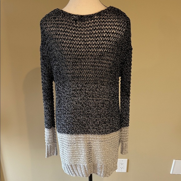 Reitmans Sweater Black Cream Knit Crochet Holes Women’s Size M - Picture 9 of 12